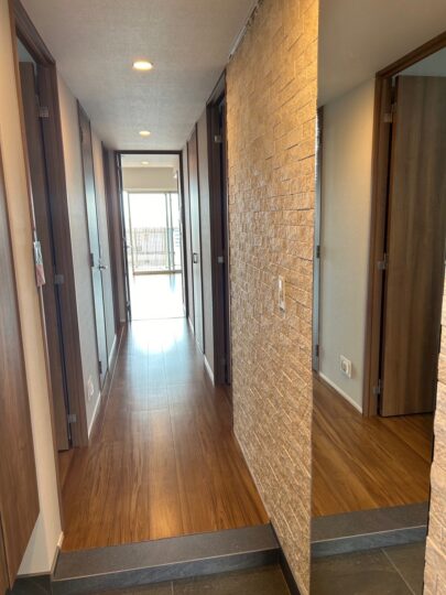 帰るたびに気分が上がる、明るく上品な玄関に