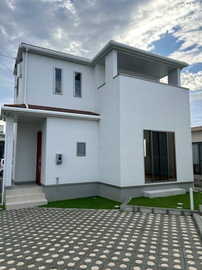 自然な艶で落ち着く空間に