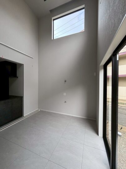 間接照明が映える、上質なリビング空間