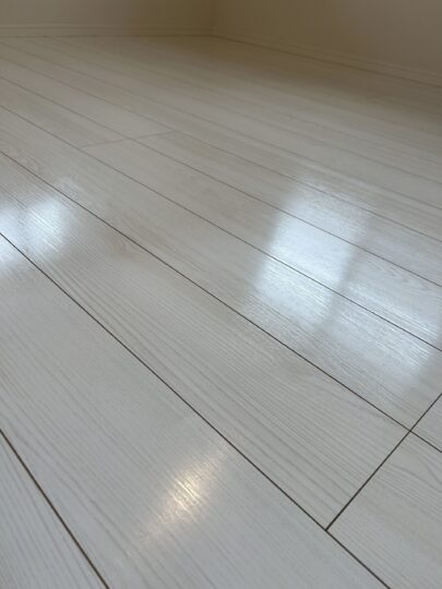 光沢が映える清潔感あふれる空間