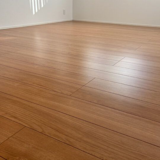 落ち着いたツヤが、住まいを上品に整える