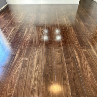 ツヤを抑えて心地よく暮らせる床に