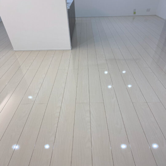 高級感のあるツヤで、明るく清潔な空間に