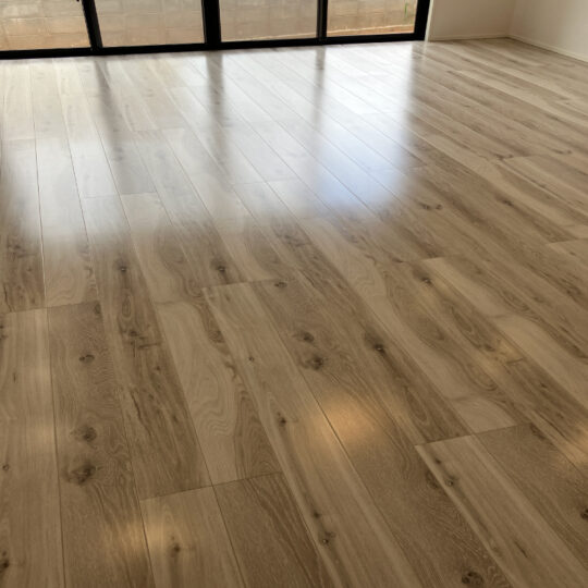 落ち着いたツヤが住まいに上品さをプラス