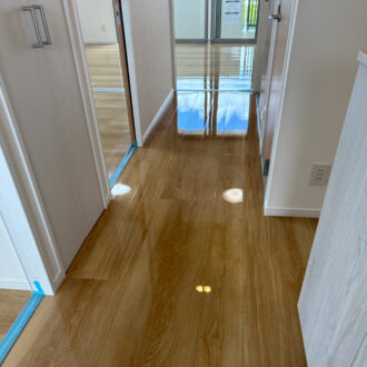 ツヤが生み出す明るさと清潔感