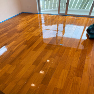 ツヤが映える、ワンランク上のリビング空間