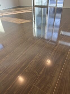 上品なツヤで洗練された住まいに