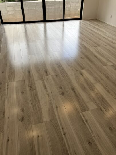 落ち着いたツヤで上品な空間に