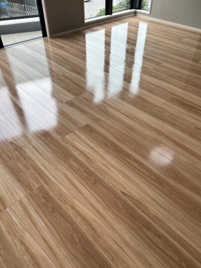 床に高級感が出ました