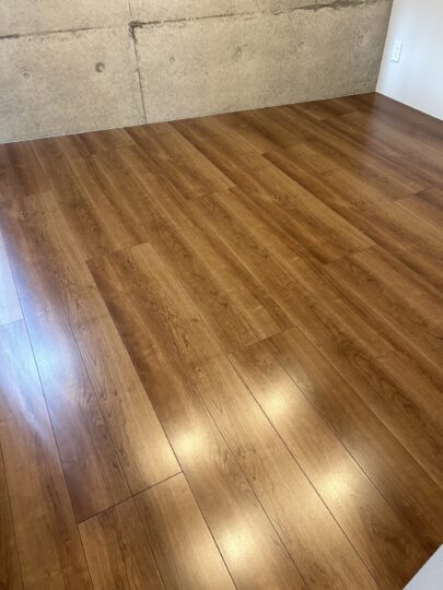 自然なツヤで床を保護