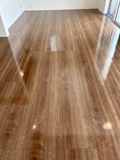 キレイな艶で空間に高級感