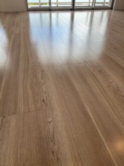 控えめなツヤが空間に馴染みました