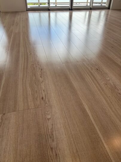 控えめなツヤが空間に馴染みました