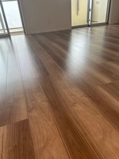 マンションの床が上品な艶に