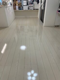 床が見違えるほど明るくなりました