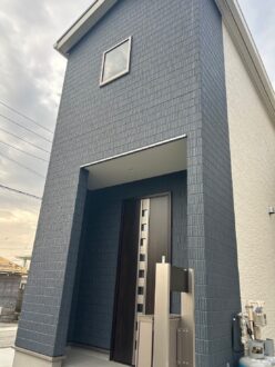 静かな光沢が、住まいを上品に魅せる