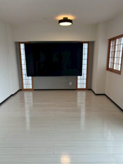 フローリングへ変更後にセラミックコーティングを施工したリビング（兵庫県加東市・新築戸建て）